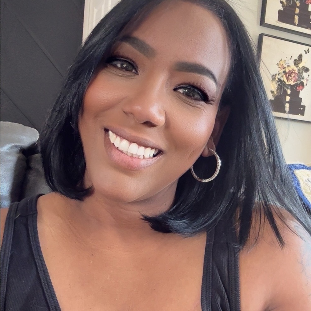 Meet your Posher, Taina